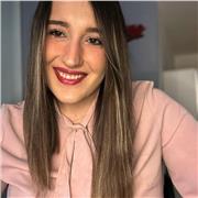 Docente di scrittura creativa impartisce lezioni